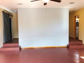 2202 East Side Dr in Austin, TX - Building Photo - Building Photo