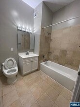 333 Willow St, Unit 402 in Teaneck, NJ - Building Photo - Building Photo