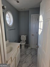 321 Brookview Dr in Riverdale, GA - Building Photo - Building Photo