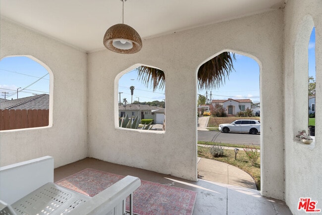 3111 W 69th St in Los Angeles, CA - Building Photo - Building Photo