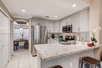 8544 NW 140th Ter in Miami Lakes, FL - Building Photo - Building Photo
