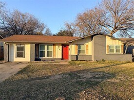 4741 Alandale Dr in Forest Hill, TX - Building Photo