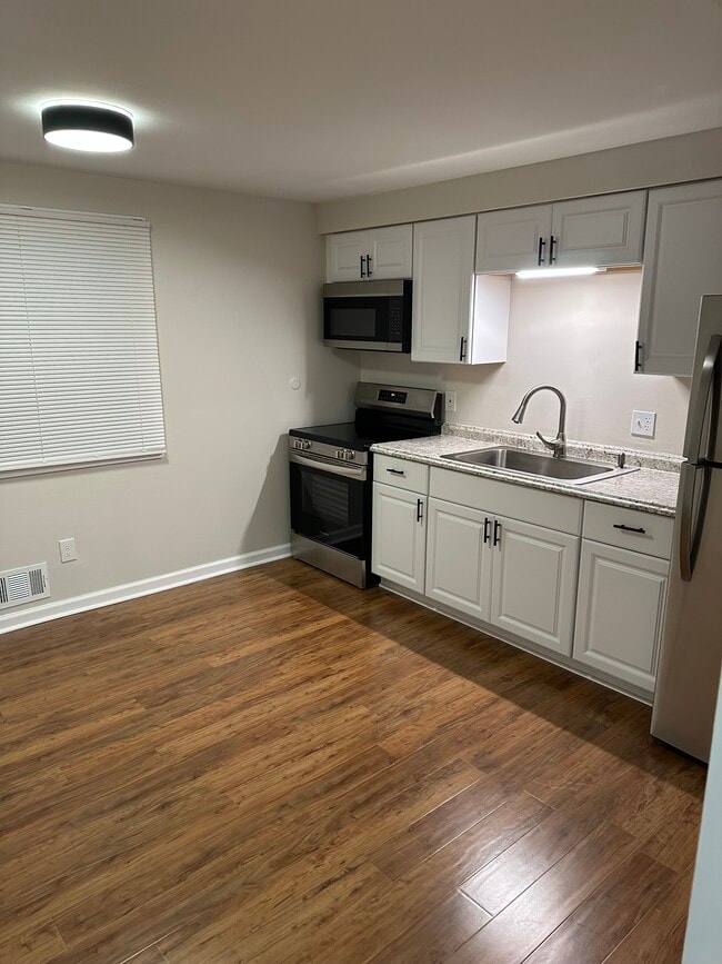 15 Elm St, Unit 4 in Fairport, NY - Building Photo - Building Photo
