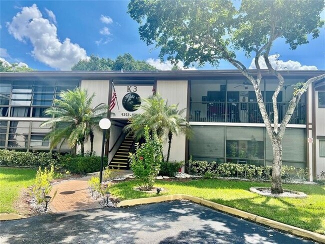 9360 S Belfort Cir in Tamarac, FL - Building Photo - Building Photo