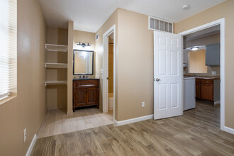 Rosewood Apartments in Conroe, TX - Building Photo - Interior Photo