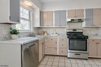 273 W Mt Pleasant Ave in Livingston, NJ - Building Photo - Building Photo