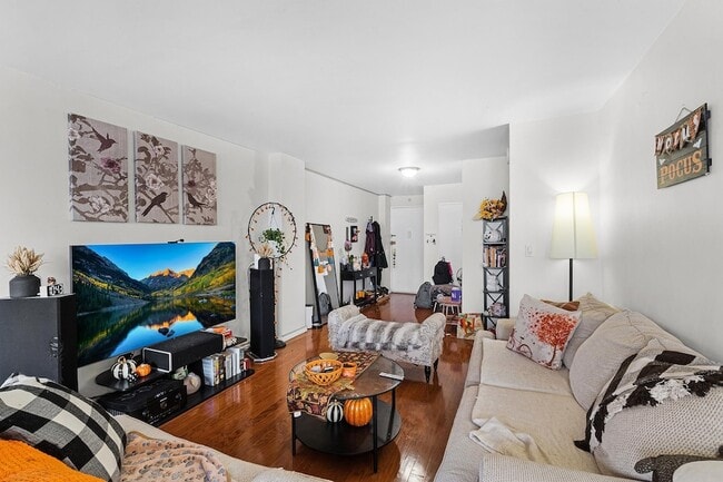 10 Huron Ave, Unit 16N in Jersey City, NJ - Building Photo - Building Photo