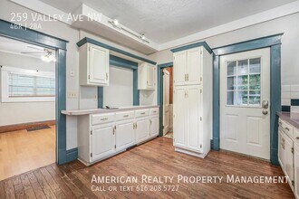 259 Valley Ave NW in Grand Rapids, MI - Building Photo - Building Photo