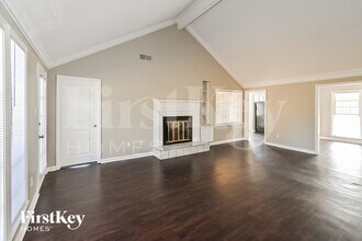 6290 Ridge Manor Dr in Memphis, TN - Foto de edificio - Building Photo