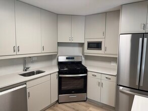 1250 Park Ave W in Highland Park, IL - Building Photo - Building Photo