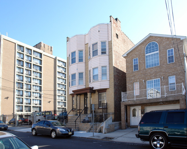 87 Fulton Ave in Jersey City, NJ - Building Photo - Building Photo