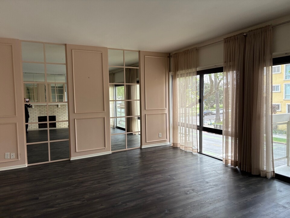 801 Ocean Ave, Unit 205 in Santa Monica, CA - Building Photo