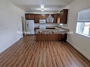 1290 N 200 W in Bountiful, UT - Building Photo - Building Photo