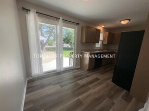 5234 Jennifer Dr in Pleasant Hill, IA - Foto de edificio - Building Photo