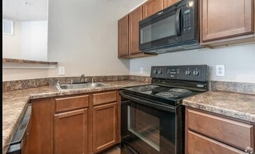 601 E Ash Ln in Euless, TX - Building Photo - Building Photo