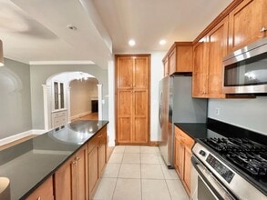 2416 39th Pl NW in Washington, DC - Building Photo - Building Photo