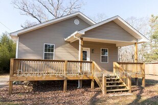 203 Timberlinks Dr in Signal Mountain, TN - Building Photo