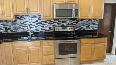 734 Maple Ln-Unit -Apt 1 in Philadelphia, PA - Building Photo - Building Photo