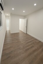 425 NE 109th St in Miami, FL - Foto de edificio - Building Photo