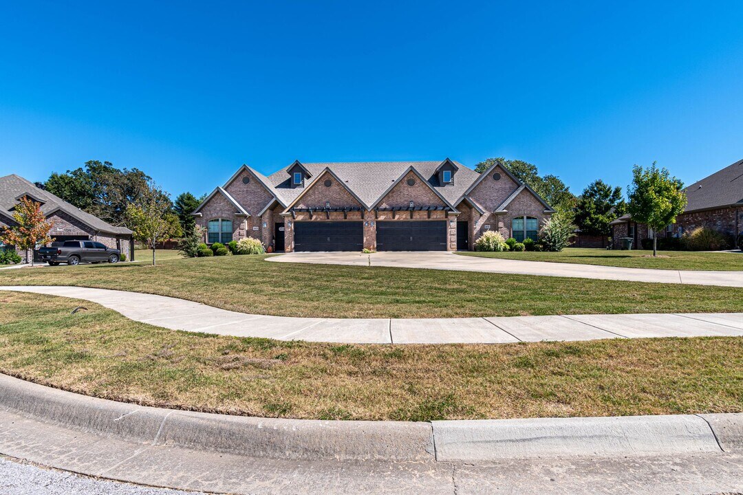 4870 Castlewood Ln, Unit 4870 in Fayetteville, AR - Building Photo