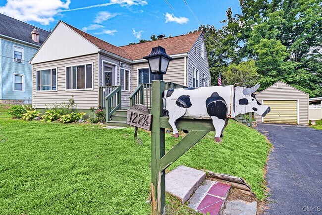 127 1/2-122 Oxford Rd in New Hartford, NY - Building Photo - Building Photo
