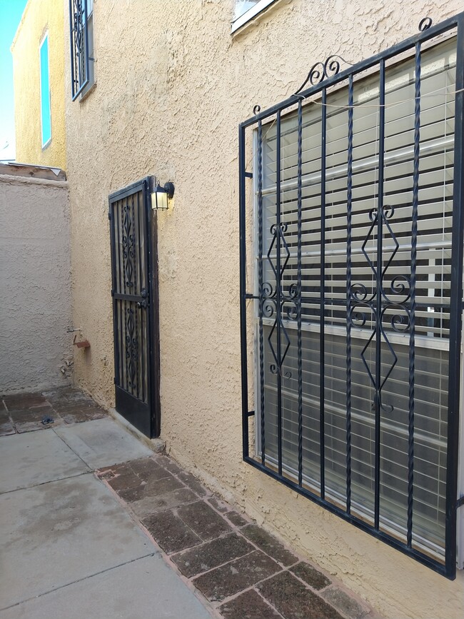 10628 Cuatro Vistas Dr, Unit Apartment C in El Paso, TX - Building Photo - Building Photo