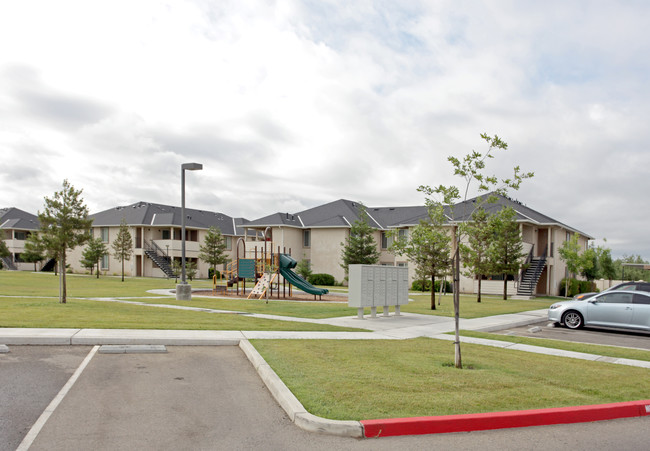 Quail Run Apartments in Kerman, CA - Foto de edificio - Building Photo