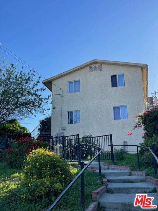 property at 1240 N Evergreen Ave