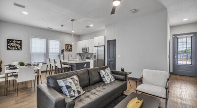 4250 Woodridge Pkwy in Porter, TX - Foto de edificio - Building Photo