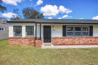 2210 N Fernwood Dr in Savannah, GA - Building Photo - Building Photo