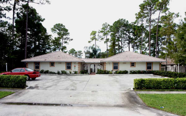 1046 Goldenrod Rd in Wellington, FL - Building Photo