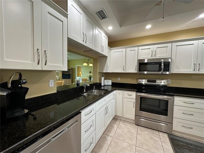 9610 Club S Cir in Sarasota, FL - Building Photo - Building Photo