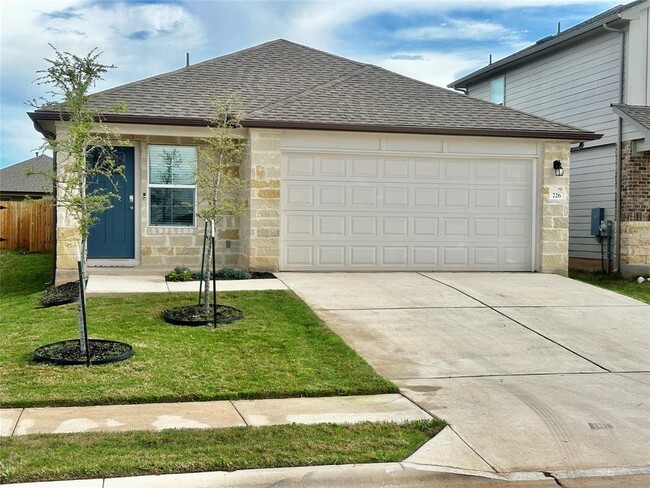 726 Aster Pl in Bastrop, TX - Foto de edificio - Building Photo