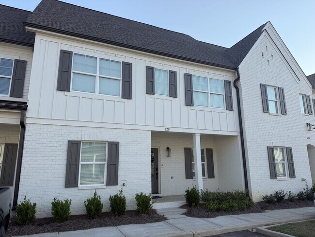 property at 620 Cottage Grv Cir