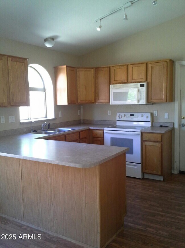 16735 W Taylor St in Goodyear, AZ - Building Photo - Building Photo