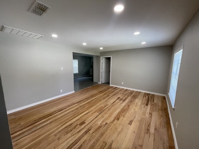 2832 Cherrywood Ave in Dallas, TX - Building Photo - Building Photo