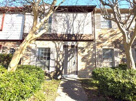 11122 Village Bend Ln in Houston, TX - Building Photo