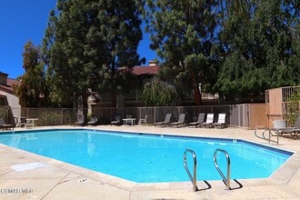 637 Indian Oak Ln in Oak Park, CA - Building Photo - Building Photo