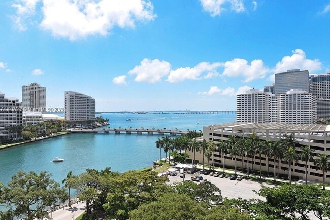 495 Brickell Ave in Miami, FL - Foto de edificio - Building Photo