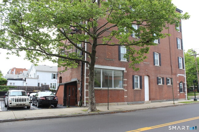 488 Chapel St in New Haven, CT - Building Photo - Building Photo