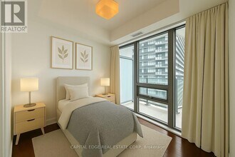 14-2814 York St in Toronto, ON - Building Photo - Building Photo