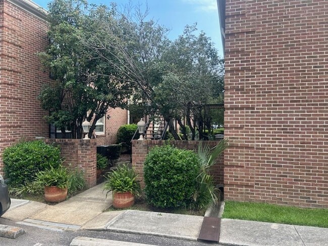 5516 Lakeshore Dr in Columbia, SC - Building Photo - Building Photo