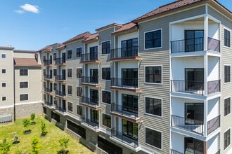 The Willow at Long Branch in Long Branch, NJ - Foto de edificio - Building Photo