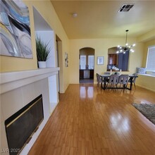 7856 Bonaventure Dr in Las Vegas, NV - Foto de edificio - Building Photo