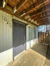 17450 SE Powell Blvd in Portland, OR - Building Photo - Building Photo