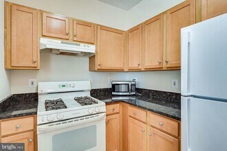 5115 Travis Edward Way in Centreville, VA - Building Photo - Building Photo