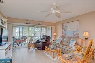 325 Charlemagne Blvd in Naples, FL - Building Photo - Building Photo