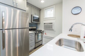 8017R Winston Rd in Philadelphia, PA - Building Photo - Building Photo