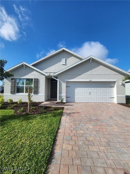 3689 Rollingwater Wy in North Fort Myers, FL - Building Photo