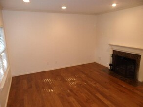 5735 Remington Park Square in Dallas, TX - Building Photo - Building Photo